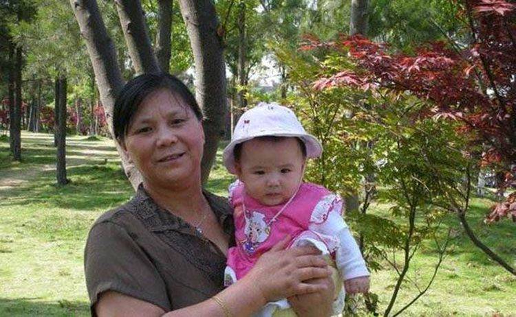 108岁老奶奶去车站接78岁的女儿岁月如歌，母女情深，一位百岁老奶奶跨越时代的车站重逢之旅